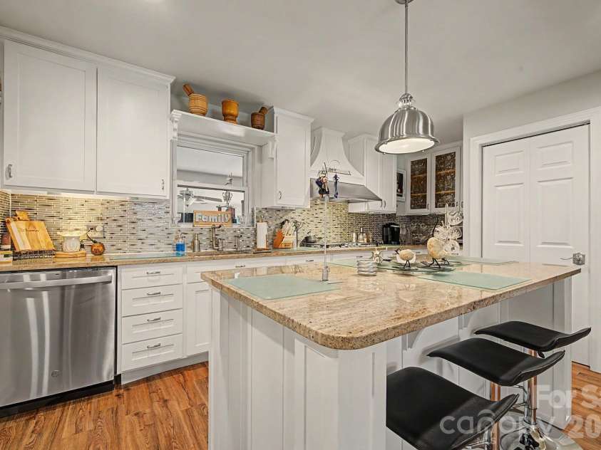 5127 Hoover Drive, Charlotte, NC 28269.  MLS# CAR4379482, YatesRealty ID 22186. 