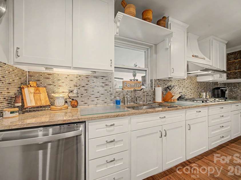 5127 Hoover Drive, Charlotte, NC 28269.  MLS# CAR4379482, YatesRealty ID 22186. 
