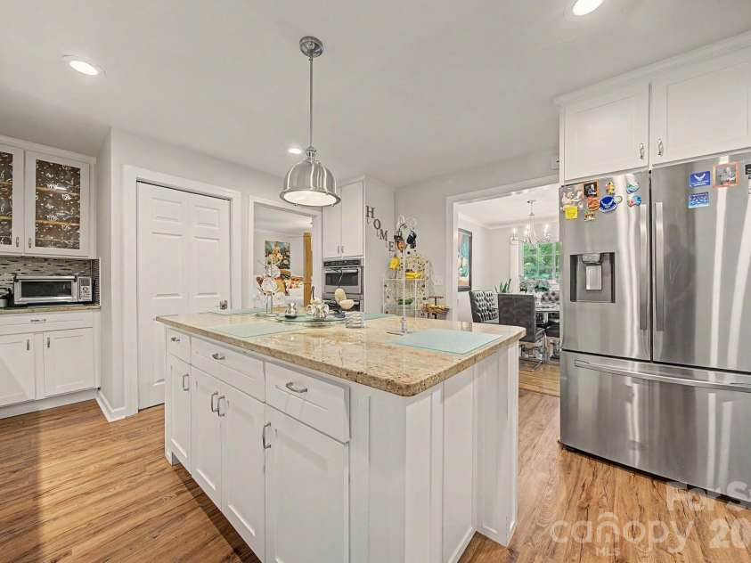 5127 Hoover Drive, Charlotte, NC 28269.  MLS# CAR4379482, YatesRealty ID 22186. 