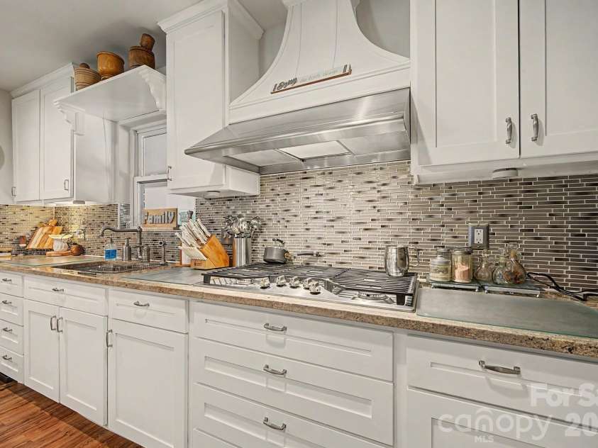 5127 Hoover Drive, Charlotte, NC 28269.  MLS# CAR4379482, YatesRealty ID 22186. 