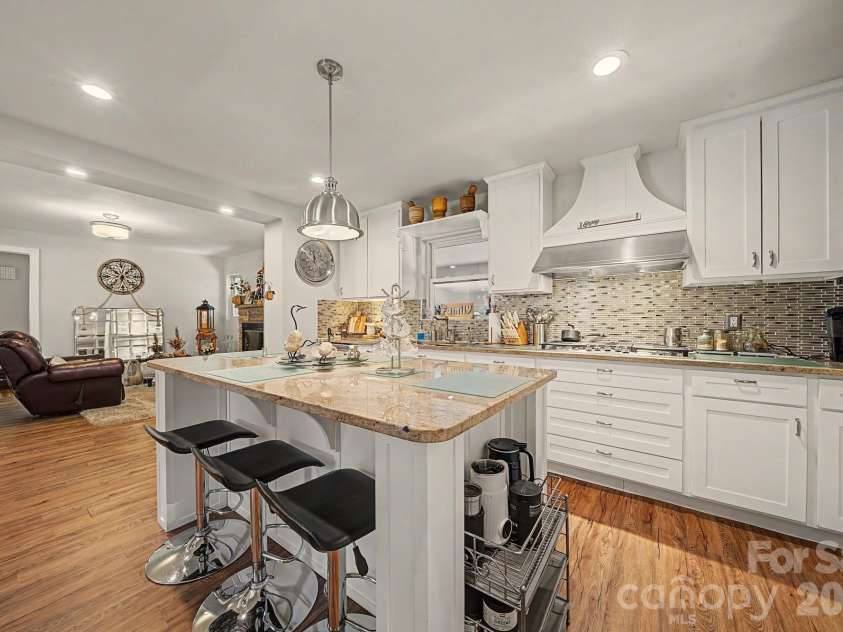 5127 Hoover Drive, Charlotte, NC 28269.  MLS# CAR4379482, YatesRealty ID 22186. 
