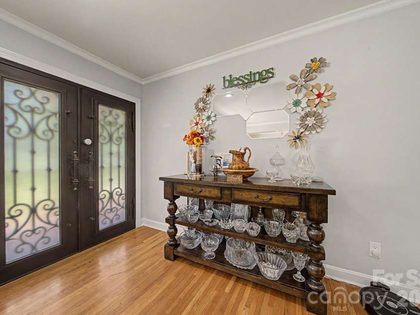 5127 Hoover Drive, Charlotte, NC 28269.  MLS# CAR4379482, YatesRealty ID 22186. 