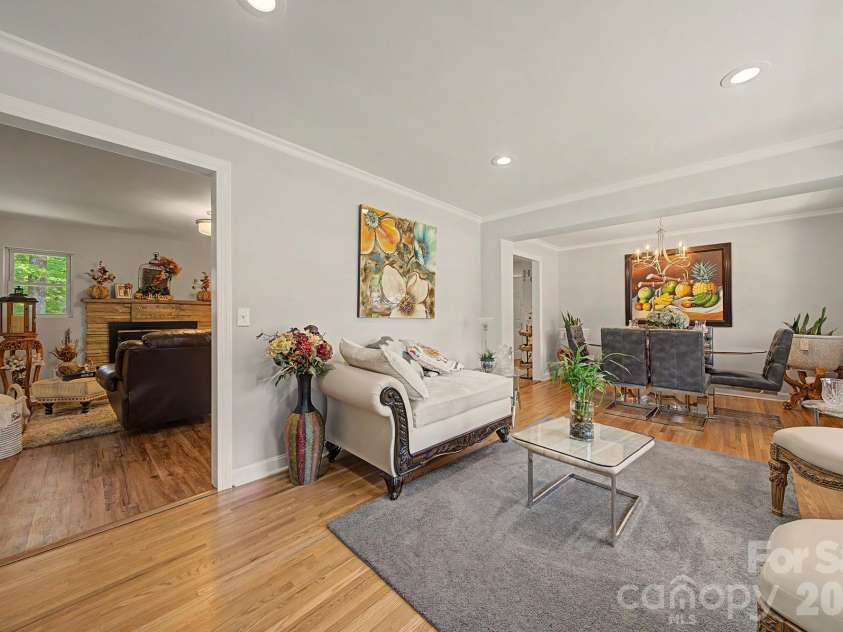 5127 Hoover Drive, Charlotte, NC 28269.  MLS# CAR4379482, YatesRealty ID 22186. 