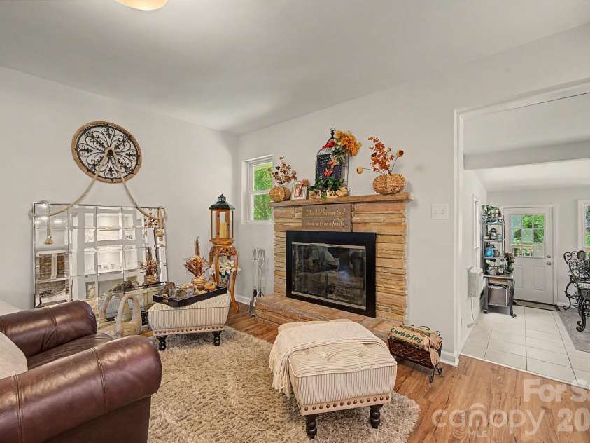 5127 Hoover Drive, Charlotte, NC 28269.  MLS# CAR4379482, YatesRealty ID 22186. 