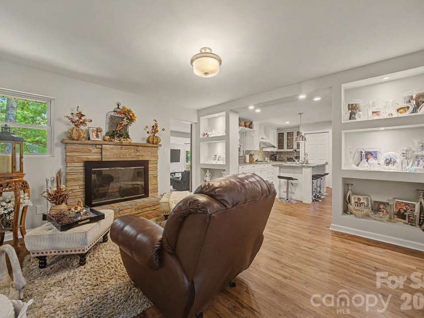 5127 Hoover Drive, Charlotte, NC 28269.  MLS# CAR4379482, YatesRealty ID 22186. 