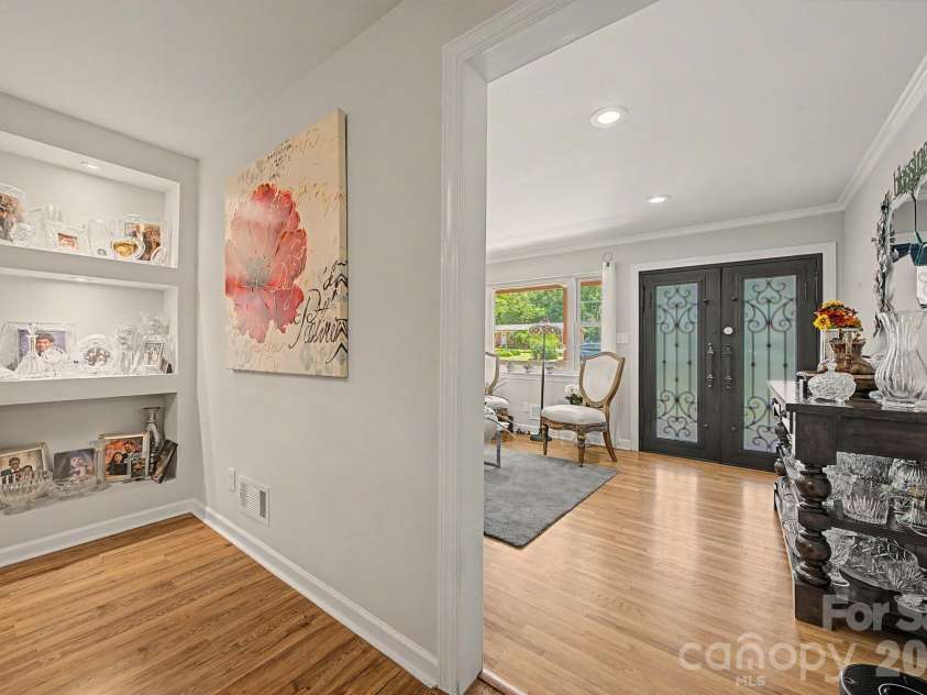 5127 Hoover Drive, Charlotte, NC 28269.  MLS# CAR4379482, YatesRealty ID 22186. 