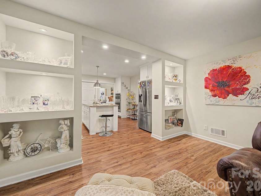 5127 Hoover Drive, Charlotte, NC 28269.  MLS# CAR4379482, YatesRealty ID 22186. 