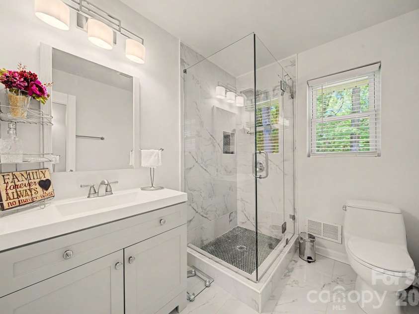 5127 Hoover Drive, Charlotte, NC 28269.  MLS# CAR4379482, YatesRealty ID 22186. 