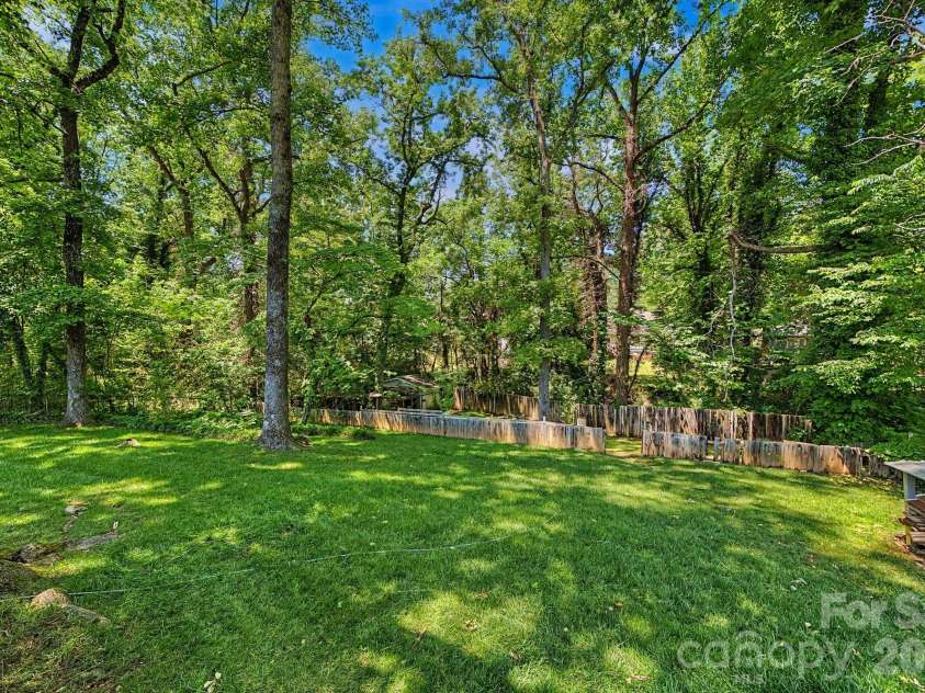 5127 Hoover Drive, Charlotte, NC 28269.  MLS# CAR4379482, YatesRealty ID 22186. 