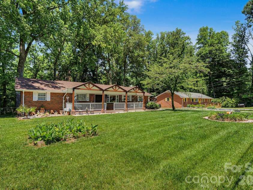 5127 Hoover Drive, Charlotte, NC 28269.  MLS# CAR4379482, YatesRealty ID 22186. 