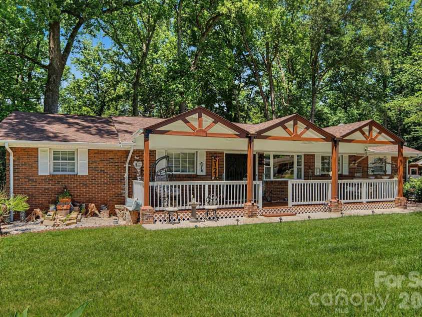 5127 Hoover Drive, Charlotte, NC 28269.  MLS# CAR4379482, YatesRealty ID 22186. 
