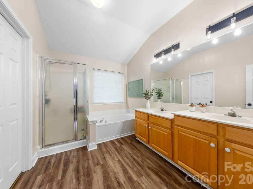 146 Comata Road, Mooresville, NC 28117.  MLS# CAR4380267, YatesRealty ID 22187. Primary Bathroom