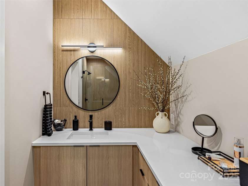 216 Shadybrook Trail, Hendersonville, NC 28739.  MLS# CAR4271745, YatesRealty ID 22188. 