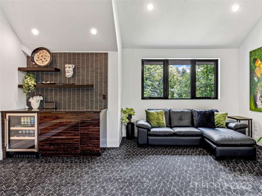 216 Shadybrook Trail, Hendersonville, NC 28739.  MLS# CAR4271745, YatesRealty ID 22188. 