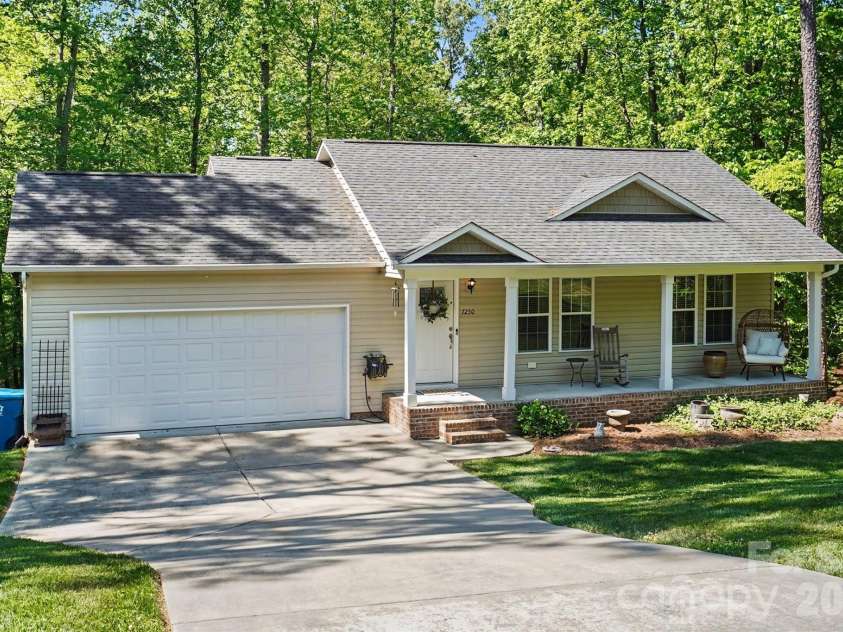 7250 Empire Drive, Mount Pleasant, NC 28124.  MLS# CAR4379274, YatesRealty ID 22188. 