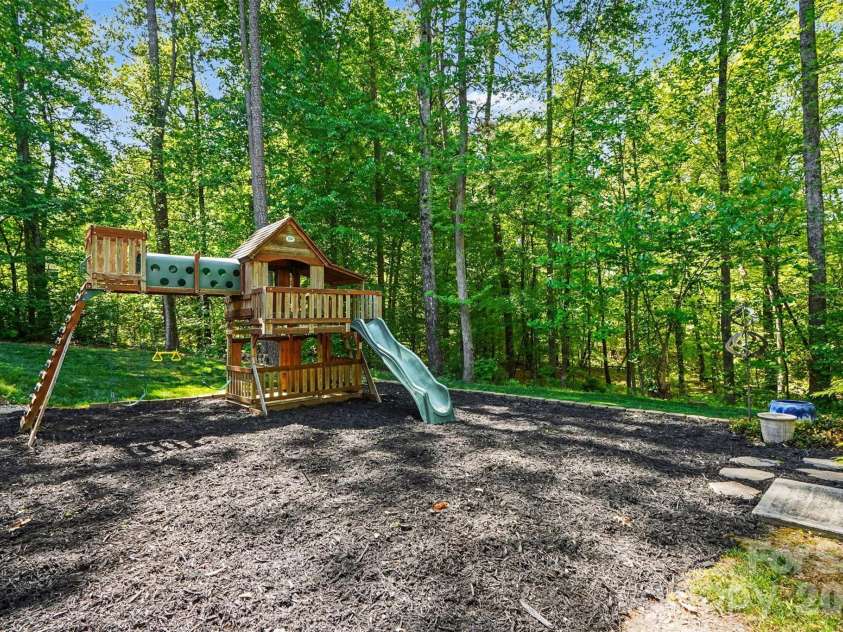 7250 Empire Drive, Mount Pleasant, NC 28124.  MLS# CAR4379274, YatesRealty ID 22188. 