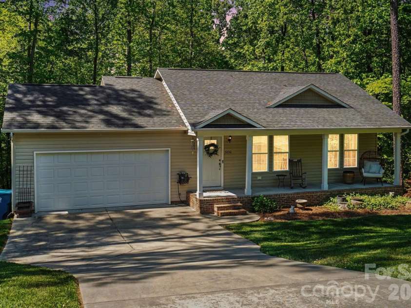 7250 Empire Drive, Mount Pleasant, NC 28124.  MLS# CAR4379274, YatesRealty ID 22188. 