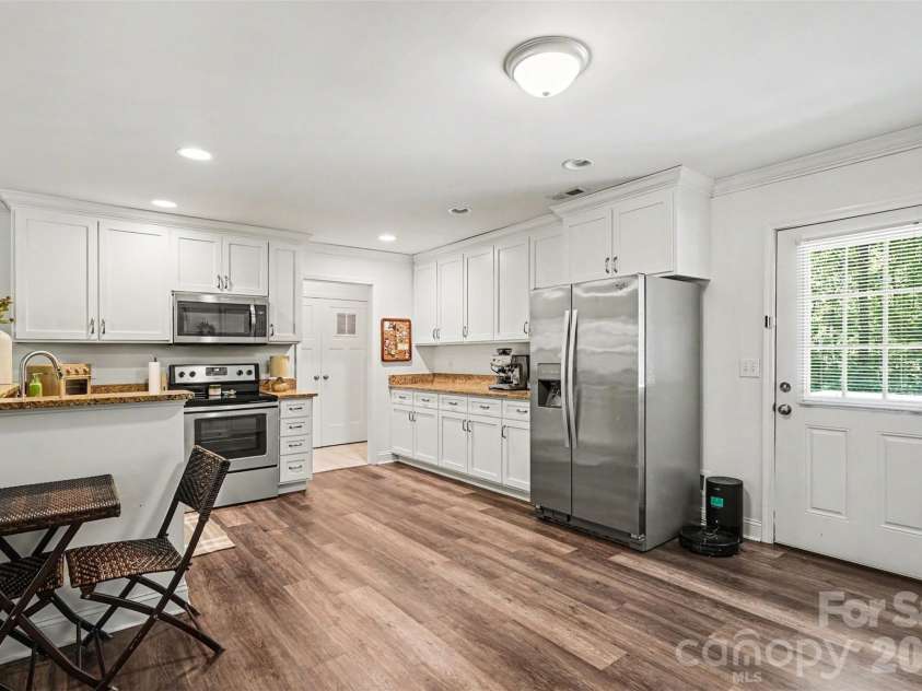 7250 Empire Drive, Mount Pleasant, NC 28124.  MLS# CAR4379274, YatesRealty ID 22188. Kitchen with exterior door to deck 