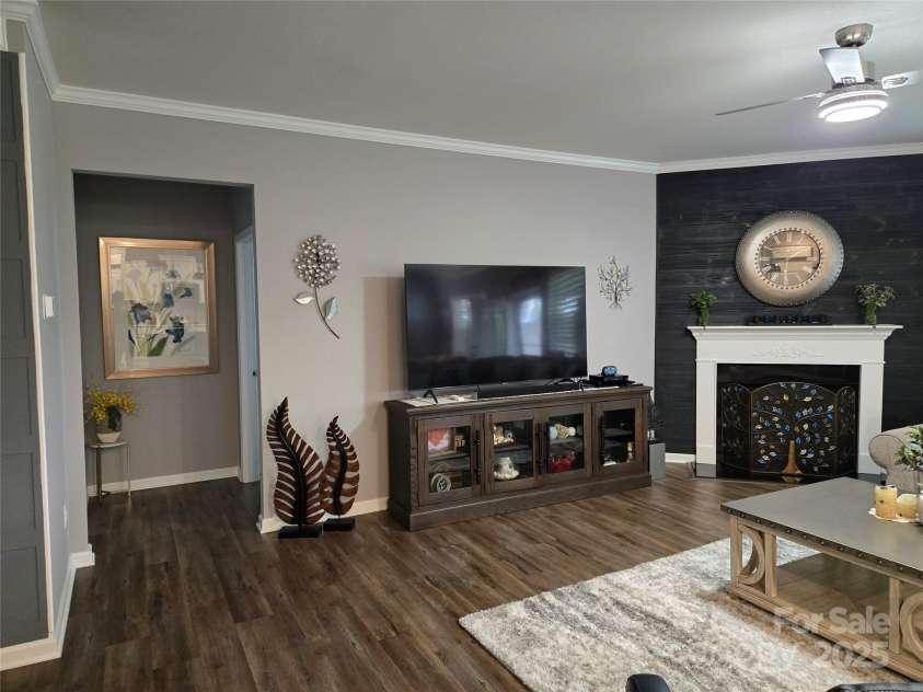 1224 Dali Boulevard, Mount Holly, NC 28120.  MLS# CAR4274726, YatesRealty ID 22189. Living Room