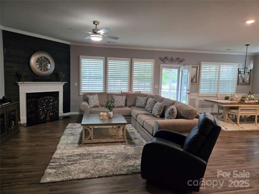 1224 Dali Boulevard, Mount Holly, NC 28120.  MLS# CAR4274726, YatesRealty ID 22189. Living Room with Accent wall and fireplace