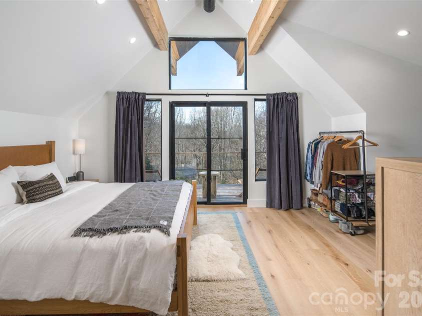 206 Tsisdvna Lane, Brevard, NC 28712.  MLS# CAR4334880, YatesRealty ID 2219. Cathedral Ceilings