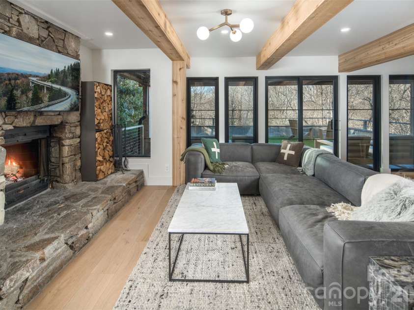 206 Tsisdvna Lane, Brevard, NC 28712.  MLS# CAR4334880, YatesRealty ID 2219. Wood-Burning, Stone Masonry Fireplace