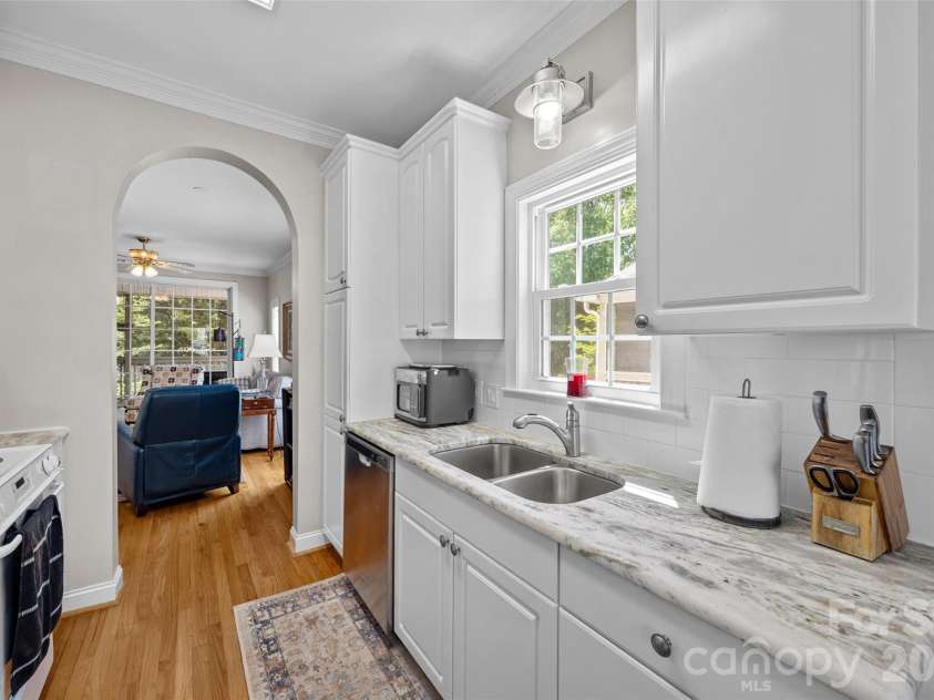 1261 Charlotte Avenue, Rock Hill, SC 29732.  MLS# CAR4374213, YatesRealty ID 22190. Kitchen