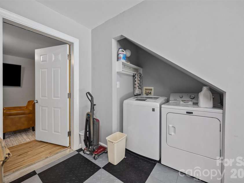 1261 Charlotte Avenue, Rock Hill, SC 29732.  MLS# CAR4374213, YatesRealty ID 22190. Laundry