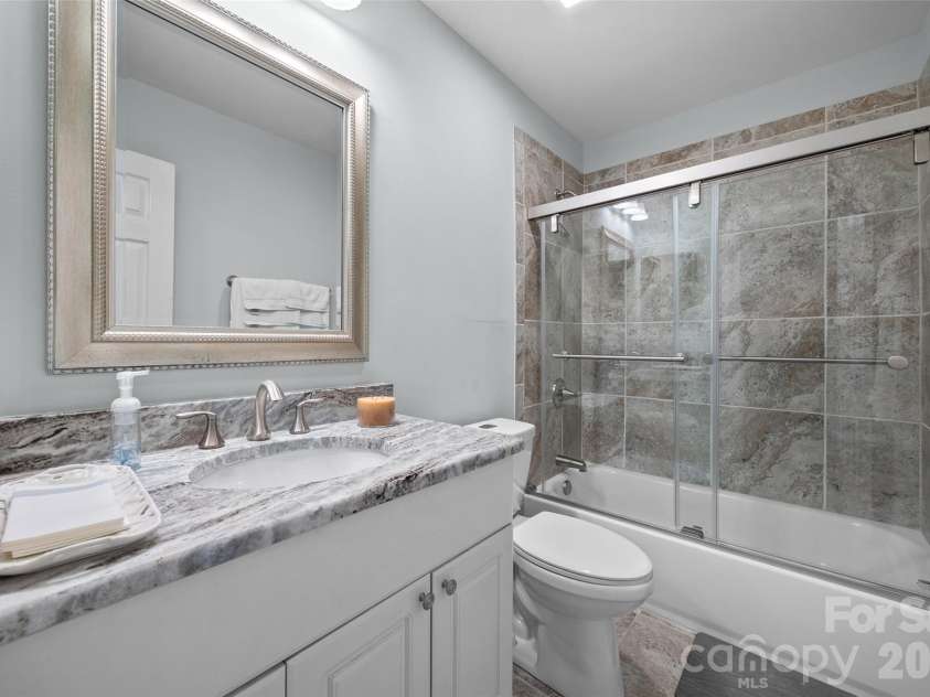 1261 Charlotte Avenue, Rock Hill, SC 29732.  MLS# CAR4374213, YatesRealty ID 22190. Second Bath