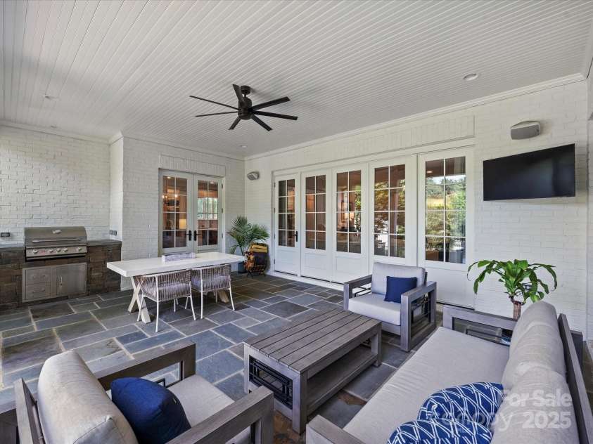 6314 Saint Stephen Lane, Charlotte, NC 28210.  MLS# CAR4272179, YatesRealty ID 22190. Covered Porch