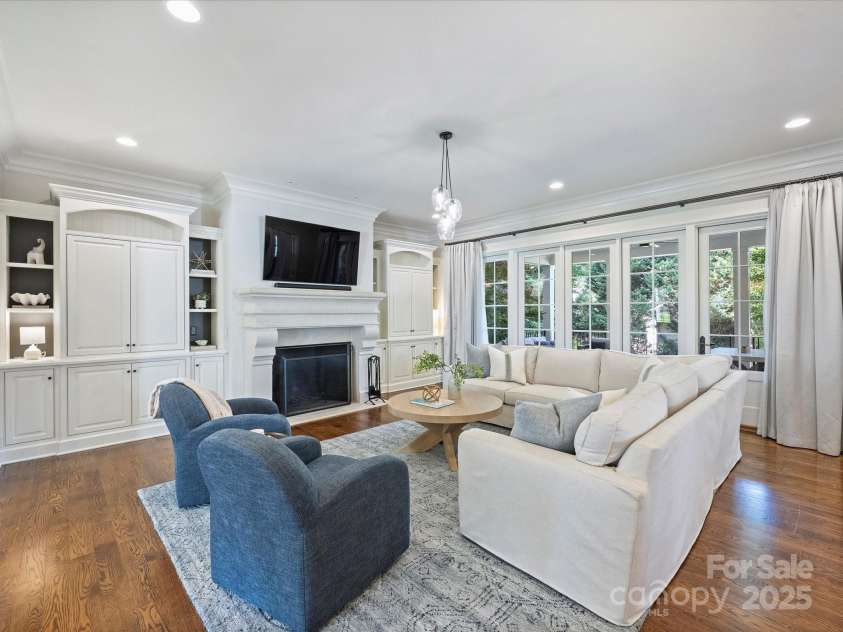 6314 Saint Stephen Lane, Charlotte, NC 28210.  MLS# CAR4272179, YatesRealty ID 22190. Family Room