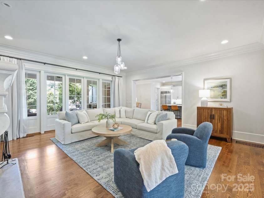 6314 Saint Stephen Lane, Charlotte, NC 28210.  MLS# CAR4272179, YatesRealty ID 22190. Family Room