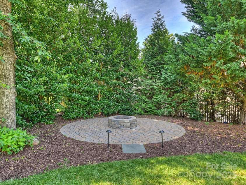 6314 Saint Stephen Lane, Charlotte, NC 28210.  MLS# CAR4272179, YatesRealty ID 22190. Fire Pit