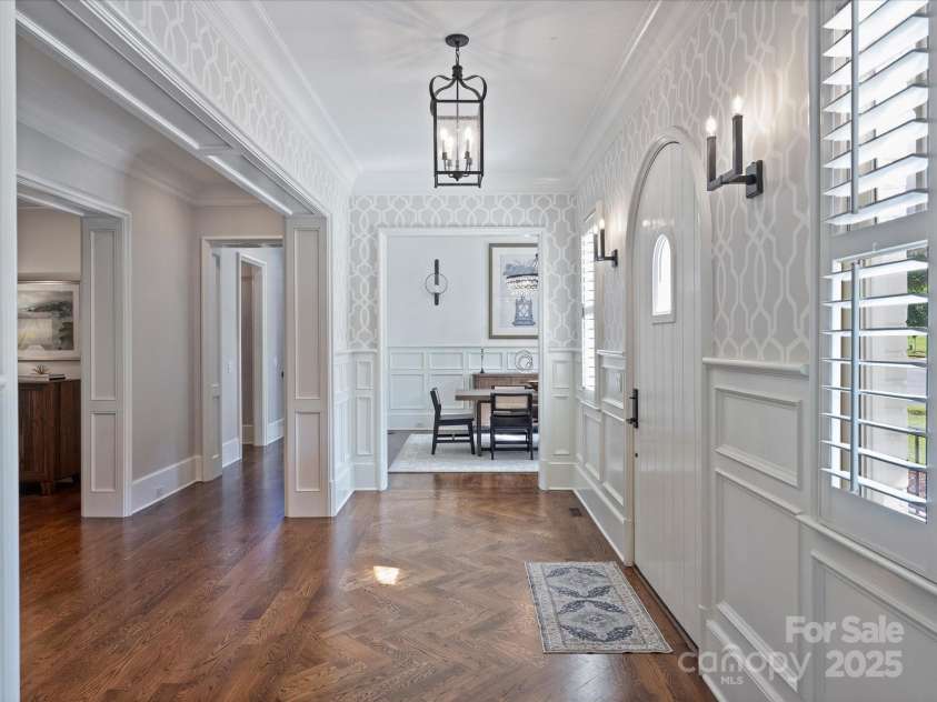 6314 Saint Stephen Lane, Charlotte, NC 28210.  MLS# CAR4272179, YatesRealty ID 22190. Foyer