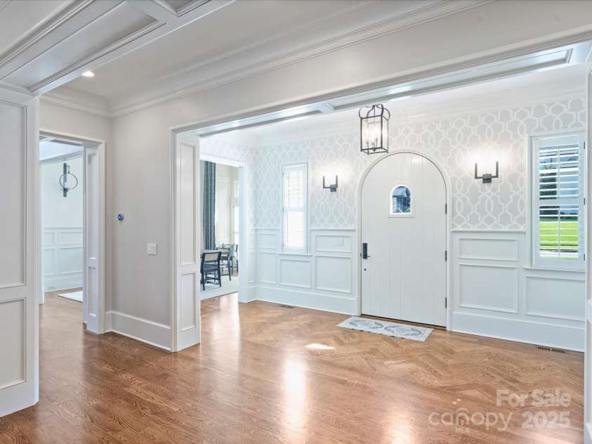 6314 Saint Stephen Lane, Charlotte, NC 28210.  MLS# CAR4272179, YatesRealty ID 22190. Foyer