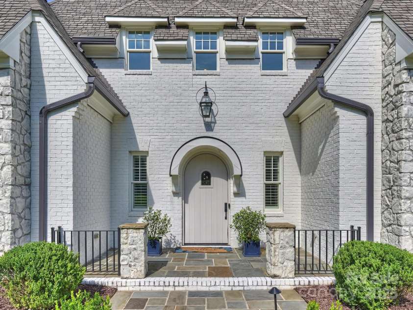6314 Saint Stephen Lane, Charlotte, NC 28210.  MLS# CAR4272179, YatesRealty ID 22190. Front Entry