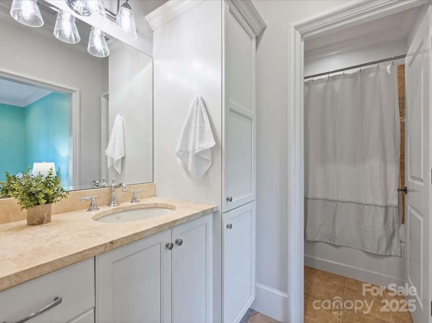 6314 Saint Stephen Lane, Charlotte, NC 28210.  MLS# CAR4272179, YatesRealty ID 22190. Full Bath