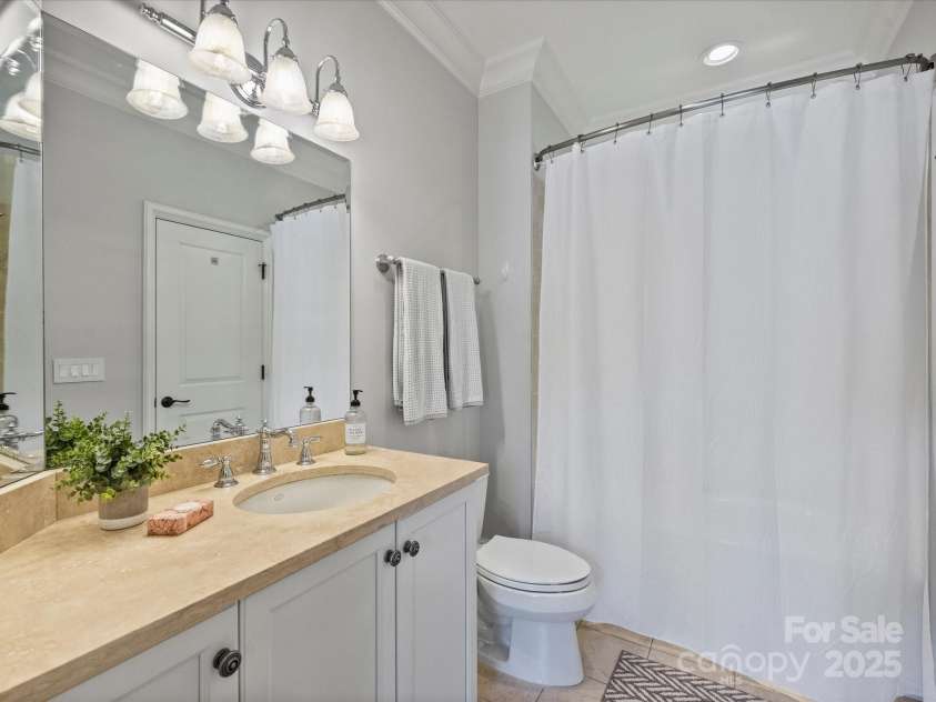 6314 Saint Stephen Lane, Charlotte, NC 28210.  MLS# CAR4272179, YatesRealty ID 22190. Guest Bathroom