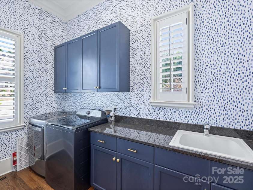 6314 Saint Stephen Lane, Charlotte, NC 28210.  MLS# CAR4272179, YatesRealty ID 22190. Laundry