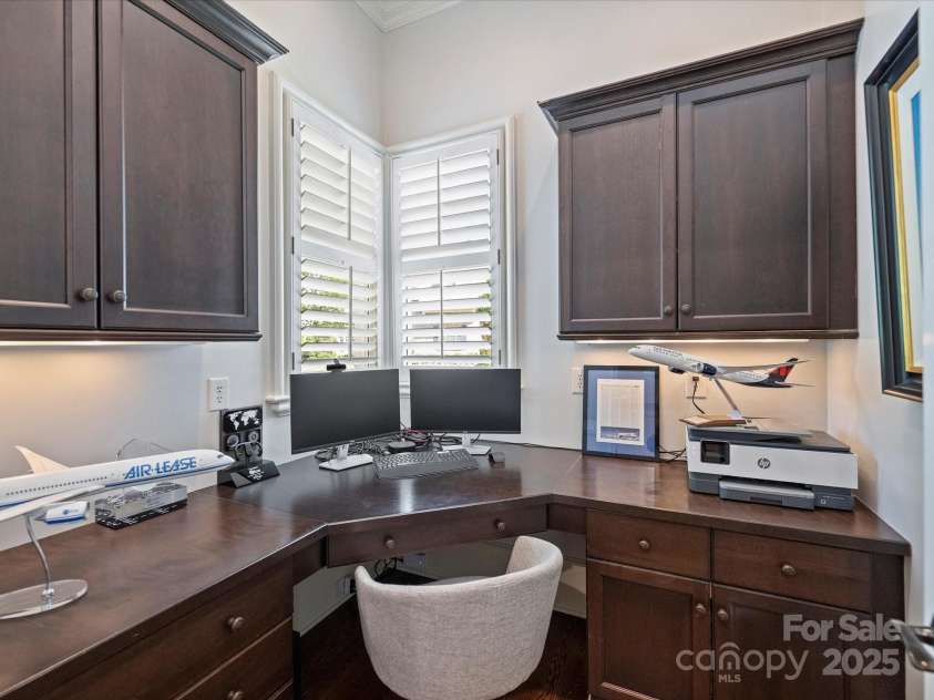 6314 Saint Stephen Lane, Charlotte, NC 28210.  MLS# CAR4272179, YatesRealty ID 22190. Office