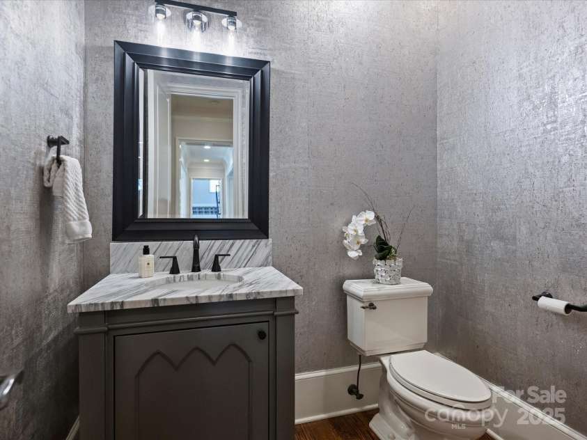 6314 Saint Stephen Lane, Charlotte, NC 28210.  MLS# CAR4272179, YatesRealty ID 22190. Powder Room
