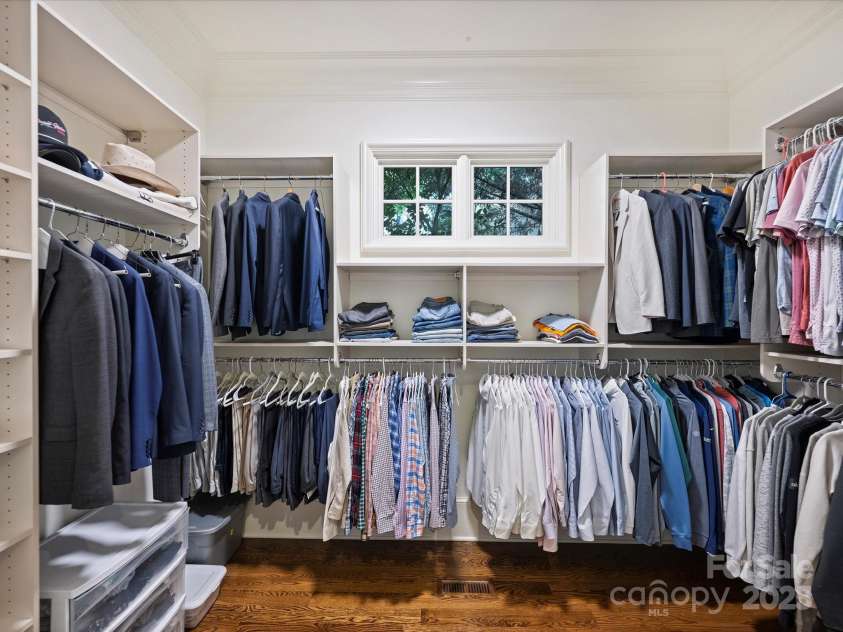 6314 Saint Stephen Lane, Charlotte, NC 28210.  MLS# CAR4272179, YatesRealty ID 22190. Primary Closet