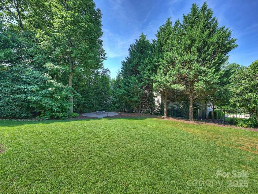 6314 Saint Stephen Lane, Charlotte, NC 28210.  MLS# CAR4272179, YatesRealty ID 22190. Rear Yard