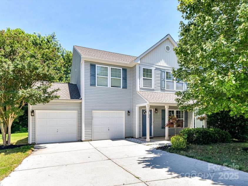1124 Hunter Street, Statesville, NC 28677.  MLS# CAR4255568, YatesRealty ID 22191. 