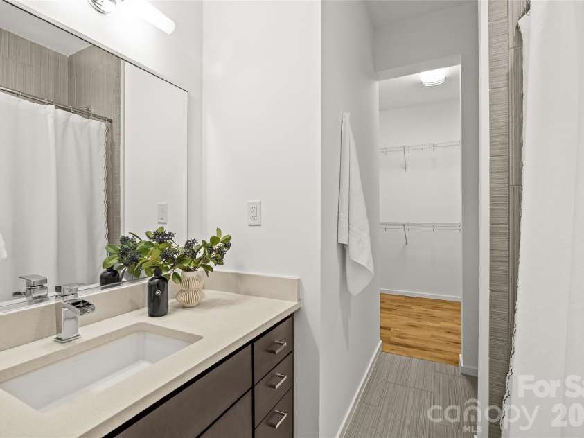 918 Greenleaf Avenue, Charlotte, NC 28202.  MLS# CAR4382252, YatesRealty ID 22191. 