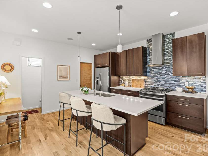 918 Greenleaf Avenue, Charlotte, NC 28202.  MLS# CAR4382252, YatesRealty ID 22191. 