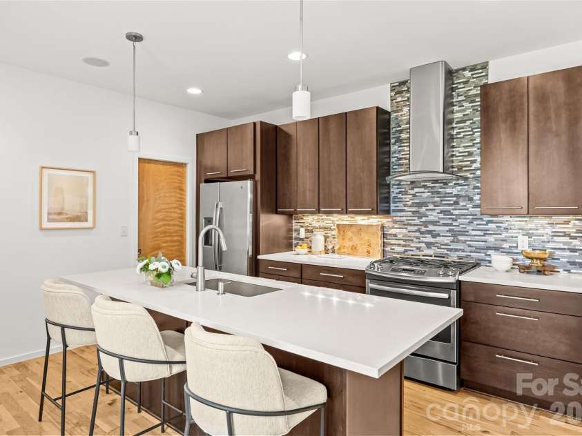 918 Greenleaf Avenue, Charlotte, NC 28202.  MLS# CAR4382252, YatesRealty ID 22191. 