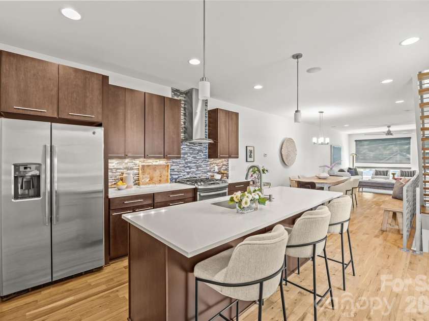 918 Greenleaf Avenue, Charlotte, NC 28202.  MLS# CAR4382252, YatesRealty ID 22191. 