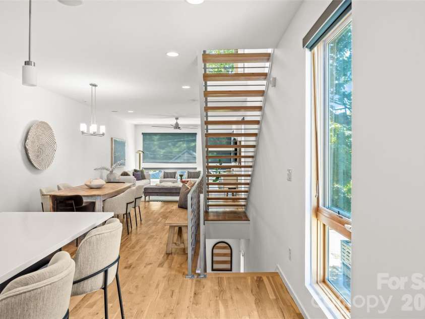 918 Greenleaf Avenue, Charlotte, NC 28202.  MLS# CAR4382252, YatesRealty ID 22191. 