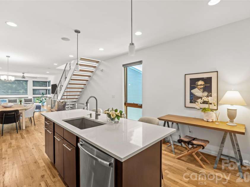 918 Greenleaf Avenue, Charlotte, NC 28202.  MLS# CAR4382252, YatesRealty ID 22191. 